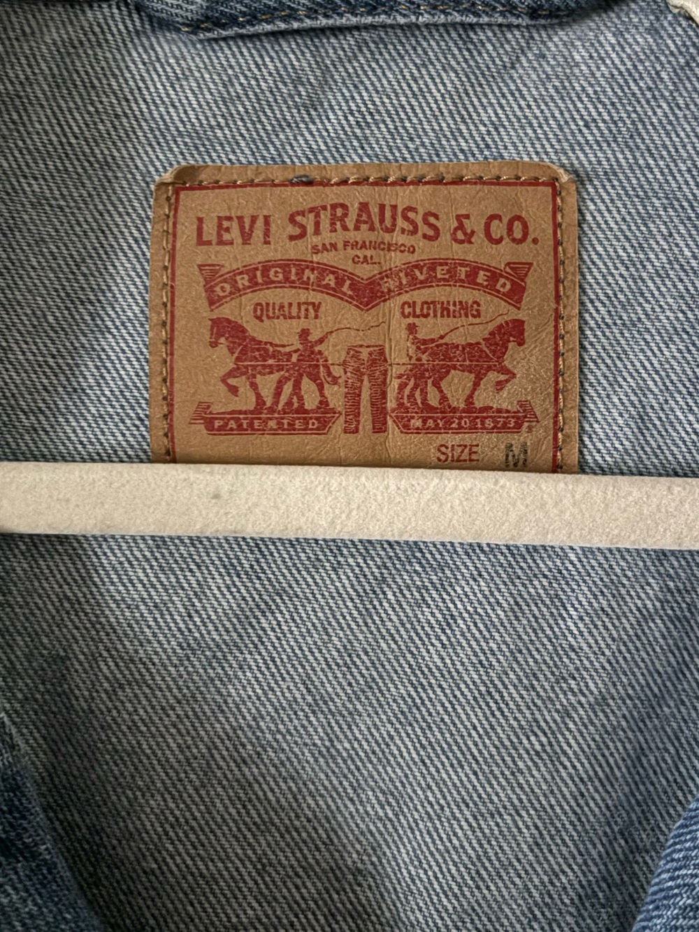 Levi’s Women’s Baggy Trucker Jacket. Size Medium. - Picture 6 of 6